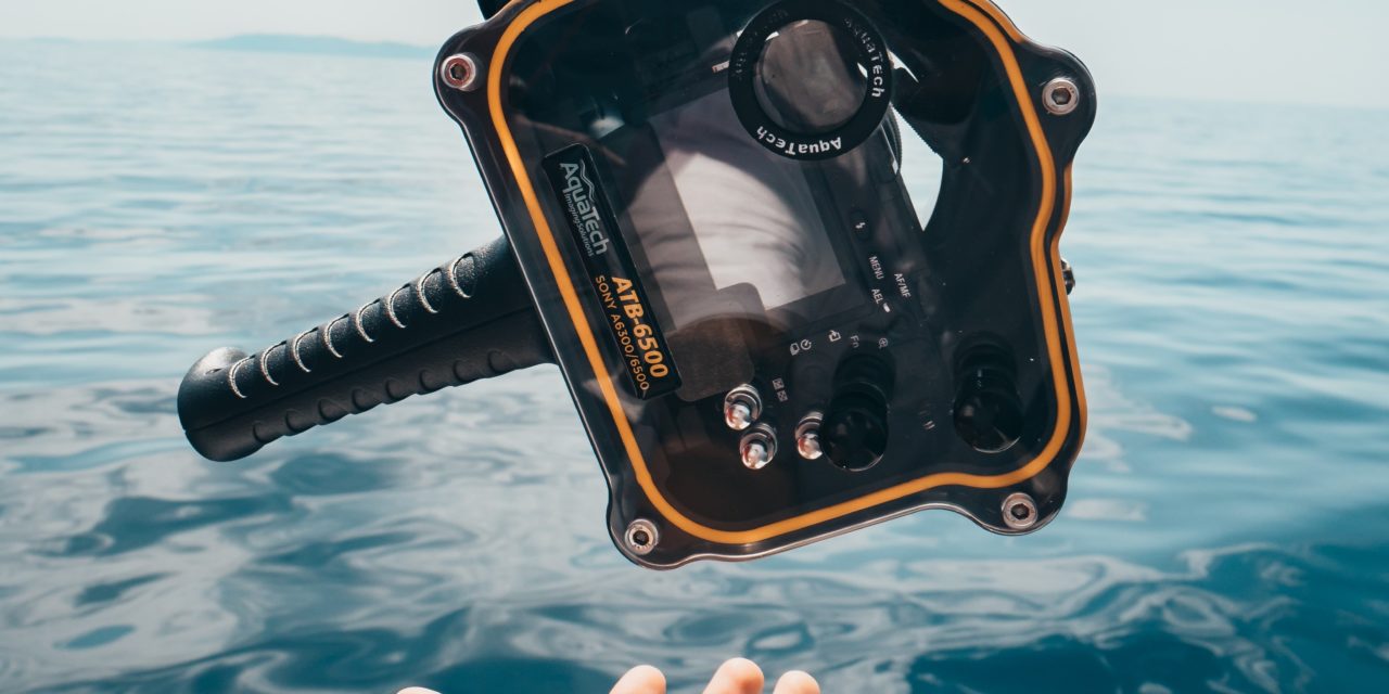 A Guide for Surf Photography in the water (Underwater Tips)